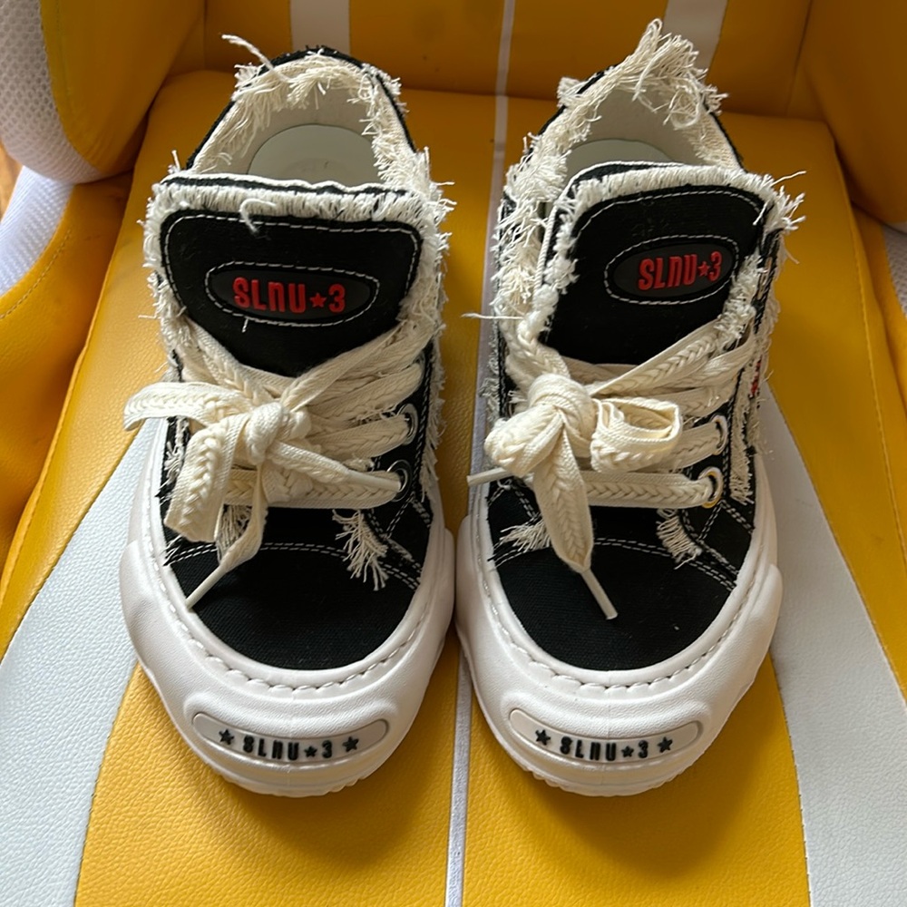 shoes worn once